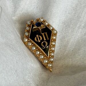 Vintage sorority pin Phi Omega Pi (ΦΩΠ) Gold, Sapphire and Pearls - gorgeous